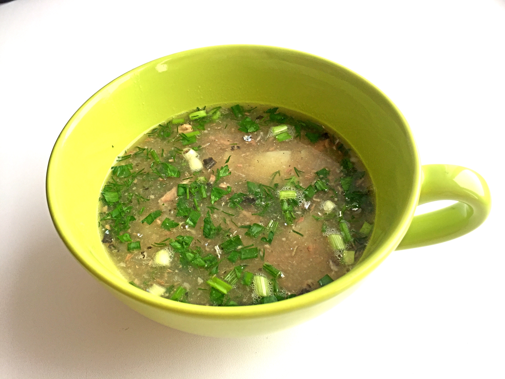 Уха из сайры. Вкусный рыбный суп из консервов за 20 минут.mp4 смотреть онлайн