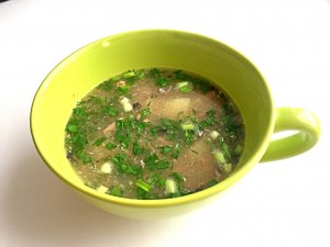 Уха из сайры. Вкусный рыбный суп из консервов за 20 минут.mp4