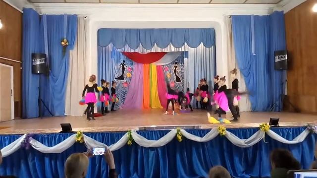 Танцевальный фестиваль в Чертково. Черлидинг, группа Карамельки смотреть онлайн