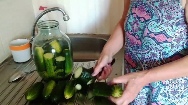 💥Солю огурцы в банке//съедаем сразу😉👍 смотреть онлайн