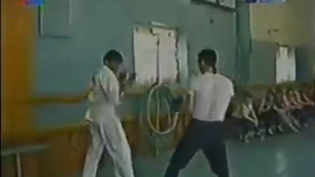 Бокс против карате ( boxing vs karate).avi смотреть онлайн