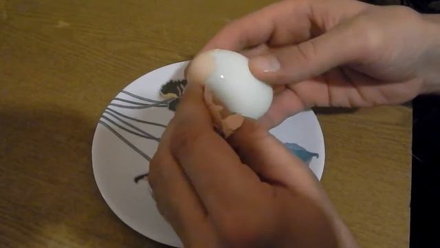✅Огромное яйцо и яйцо с голубым оттенком снесли мне мои рябы!Как я мариную куриные яйца! смотреть онлайн