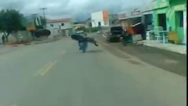 Uma velha levando outra смотреть онлайн