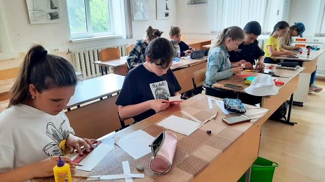 Мастер-класс "Цветочный триколор" в технике аппликация, преподаватель Пупкова Ю.Э. смотреть онлайн