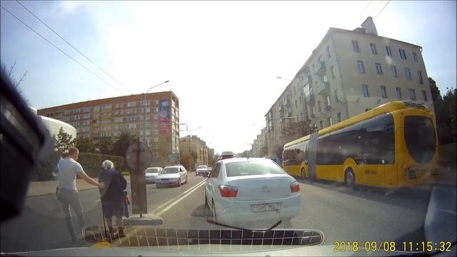 Остановил поток, чтобы помочь бабушке смотреть онлайн