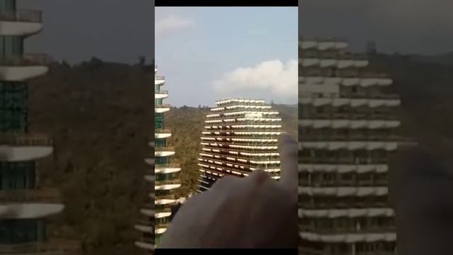 На балконе отеля "дома деревья" г. Санья о. Хайнань смотреть онлайн