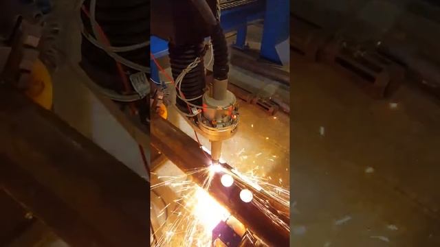 Нарезка круглой трубы на станке плазменной резки с труборезом "IGNIS" 3000. смотреть онлайн