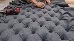 Как сделать каретную стяжку. Пошагово показываю как сделать каретную стяжку без разметки на ткани.