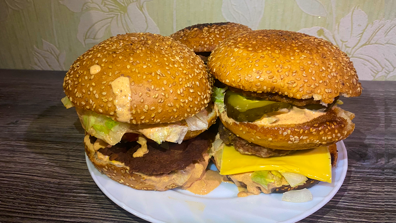 СЕКРЕТ Биг Мака Раскрыт. Рецепт СОУСА и БУРГЕРА. смотреть онлайн