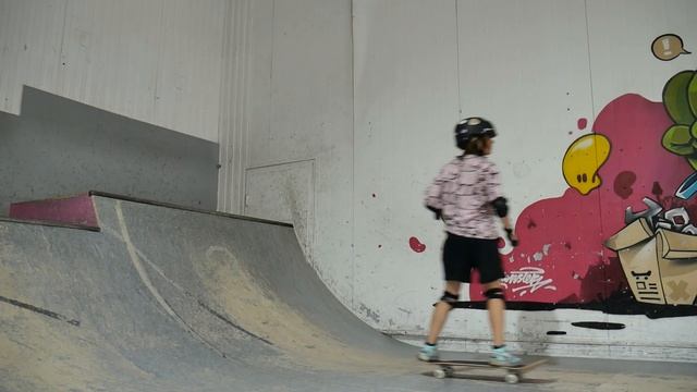 Тренировка по скейту. Инструктор Георгий Захарьянц скейт парк BunnyHop Москва Б. Семеновская 42 с 1 смотреть онлайн