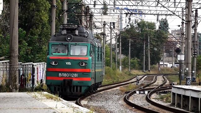 Электровоз ВЛ80Т-1281 следует резервом на перегоне смотреть онлайн