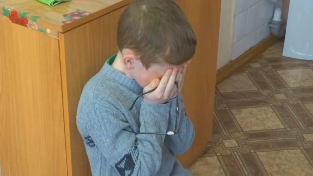 ЭТОГО ШКОЛЬНКА НЕНАВИДИТ ВСЯ ШКОЛА ИЗ-ЗА ЕГО ОДЕЖДЫ! смотреть онлайн