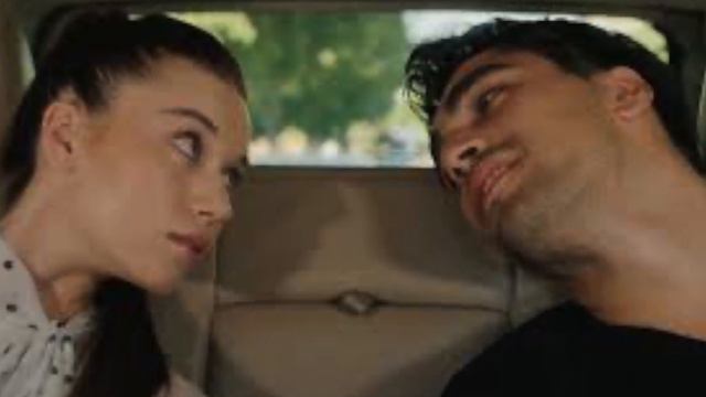 El comportamiento sincero de Afra y Mert Ramazan en el set sorprendió a todos смотреть онлайн