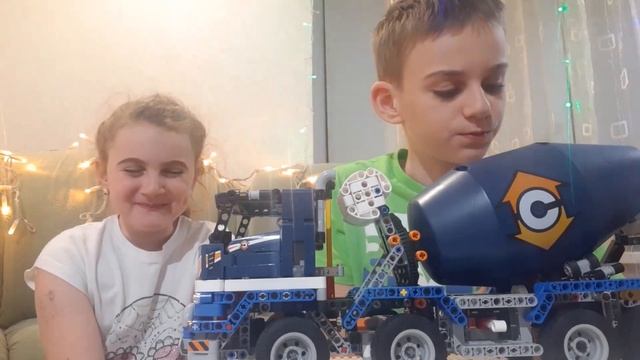 LEGO Technic 42112 Бетономешалка смотреть онлайн