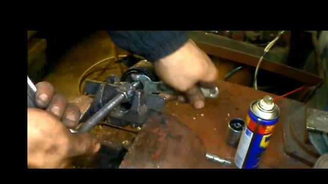 Life Hack -How to Push in Rear Brake Caliper Piston With no Special Tools [ VW Golf 4 Audi A3 A4 ] смотреть онлайн