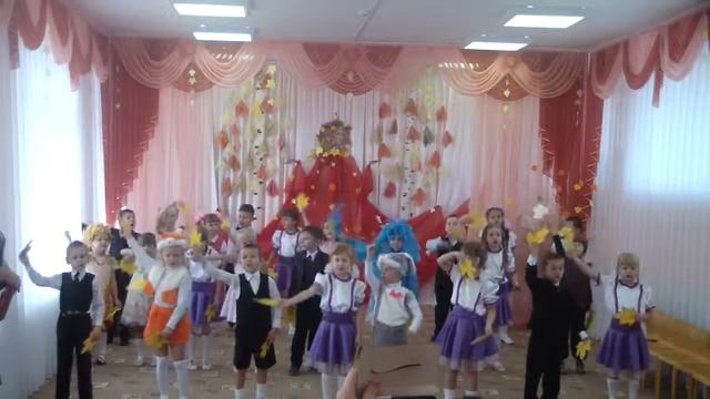 БАЛ ОСЕННИХ ЛИСТЬЕВ смотреть онлайн