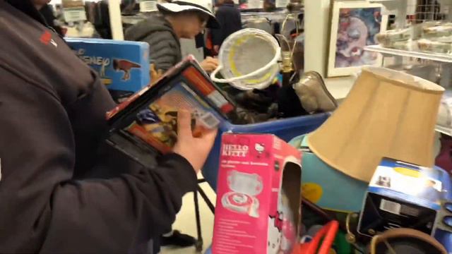THRIFTING THE SCARY GOOD DEALS ON MOVIES & TOYS | Goodwill: Exton, PA смотреть онлайн