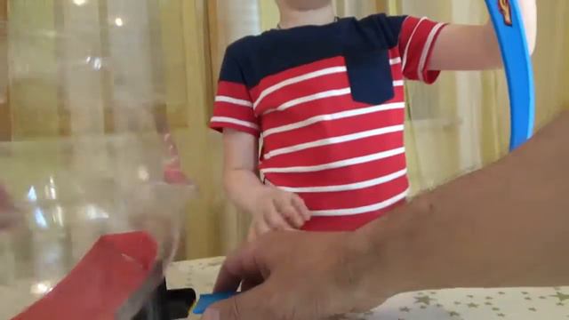 Игрушечная гоночная трасса. Собираю прозрачную гоночную трассу. смотреть онлайн