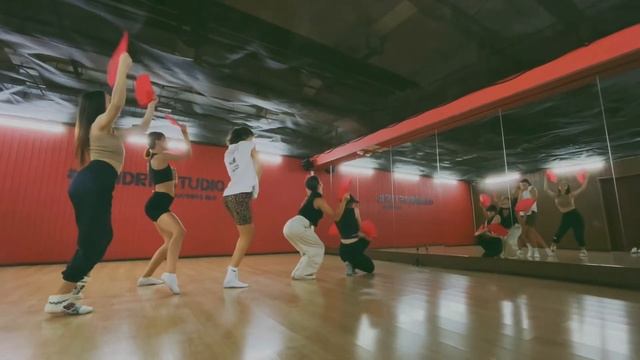 Фрагмент репетиции мюзикла Анны Волковой «Романтика». Балет Саши Селивановой смотреть онлайн