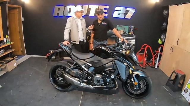 SUZUKI GSX-S1000 2022 - EL NUEVO LENGUAJE DE DISEÑO DE SUZUKI / Análisis español смотреть онлайн