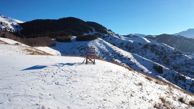 Snowy hills/Снежные холмы смотреть онлайн