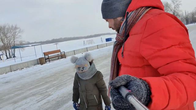 Крещение, санки, шины, шаурма. Время пролетело на УРАА!! смотреть онлайн