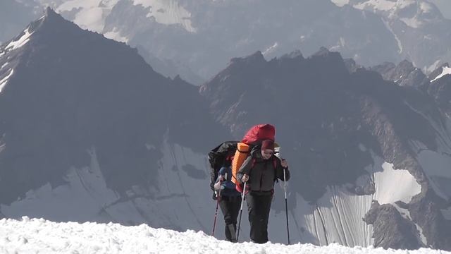 Сильный ветер на Эльбрусе || Водопады Приэльбрусья || Стадо коней скачет мимо нас || 2016 смотреть онлайн