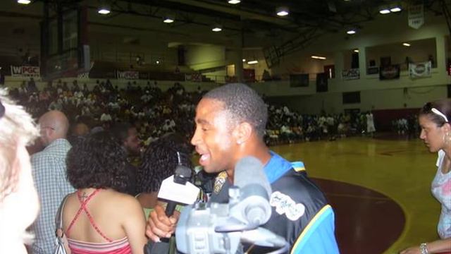 Fred Smoot can dunk on Kenyon Martin? Hmm.. смотреть онлайн