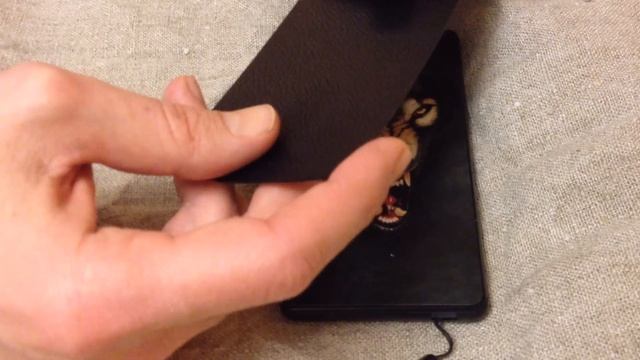 Деревянные и кожаные наклейки Glueskin на смартфоны смотреть онлайн