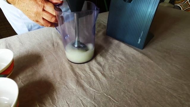 Beating egg whites with the Bamix Swissline смотреть онлайн