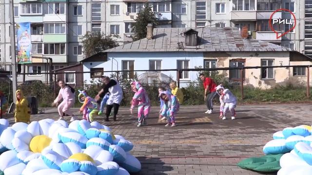 Открытие детской площадки в Ермолине | РИЦ смотреть онлайн
