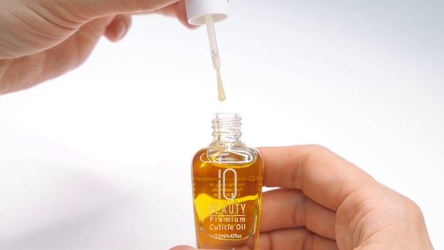 Обогащенное масло для кутикулы Premium Cuticle Oil IQ Beauty смотреть онлайн