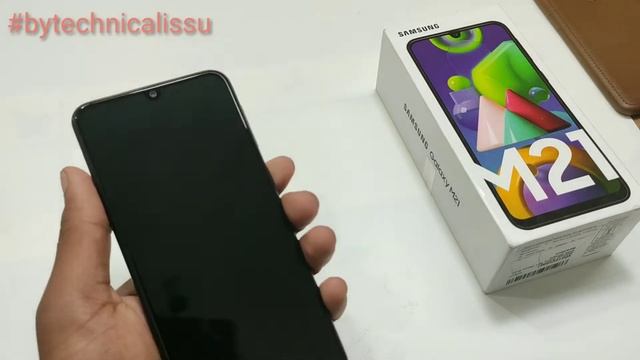 Samsung Galaxy M21 Unboxing & First Look смотреть онлайн