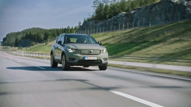 2021 Volvo XC40 Recharge P8 (Sage Green) смотреть онлайн
