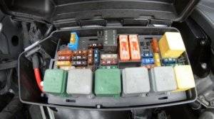 FUSE BOX LOCATION ON A 2007 - 2012 MERCEDES GL350