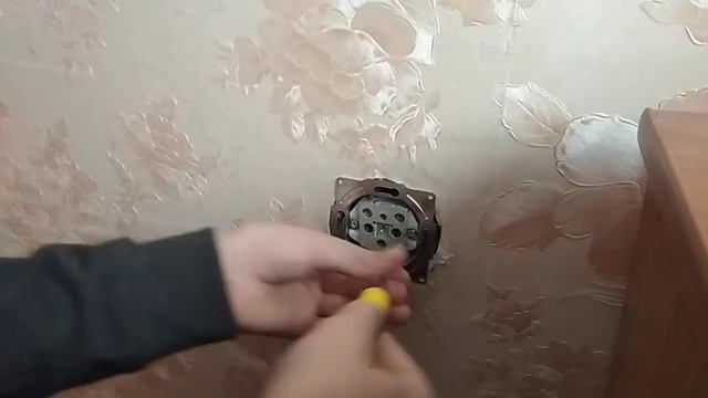 Ремонт розетки дома смотреть онлайн