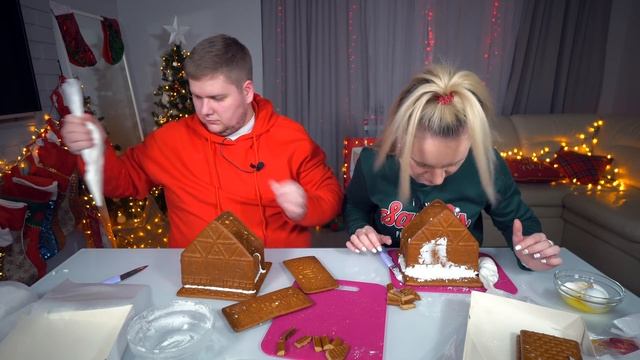 ПРЯНИЧНЫЕ ДОМИКИ ЧЕЛЛЕНДЖ ? Строим Gingerbread House Challenge Чей Круче?! смотреть онлайн