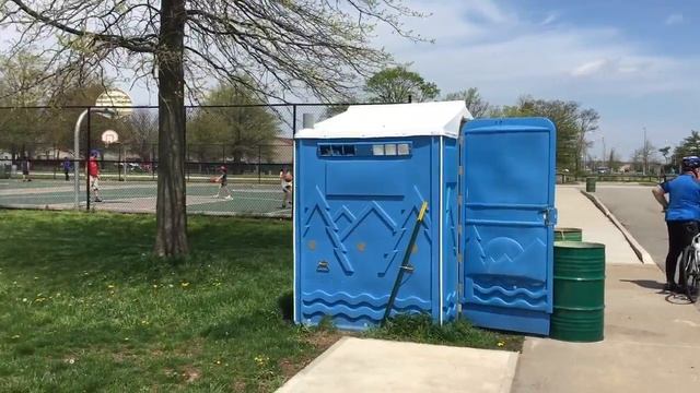 Детская площадка около дома Юрия Моша смотреть онлайн