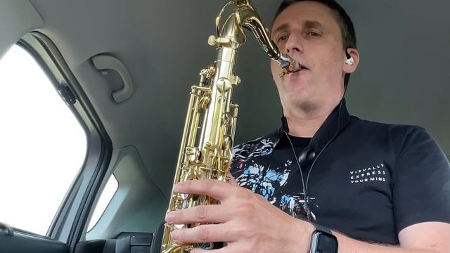 Playing the sax in my car смотреть онлайн