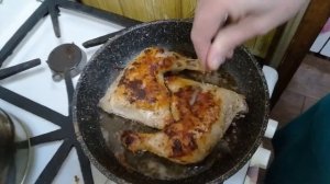 Как пожарить и приготовить куриные окорочка на сковороде ?