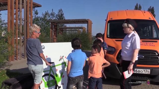 Сотрудники ГАИ провели профилактическую акцию В школу с ПДД смотреть онлайн