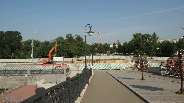 Ограждение строительной площадки Москва, Болотная набережная смотреть онлайн