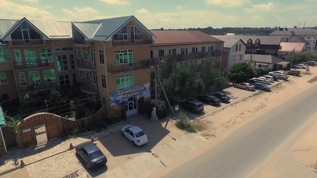 Гостевой дом в Голубицкой "Екатерина"| Съемка с квадрокоптера | Helper Travel смотреть онлайн