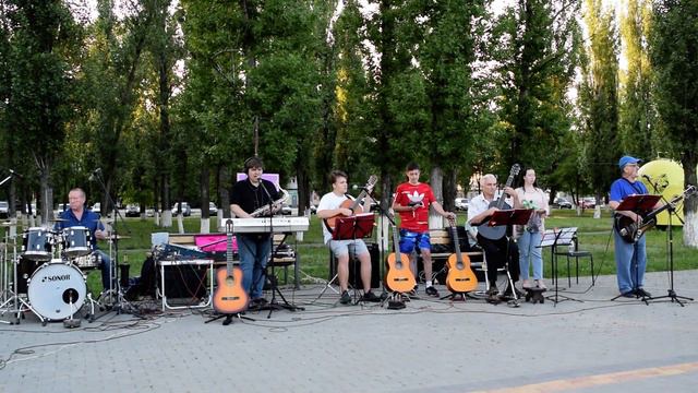 Гуляй, Россия. Исполняет ансамбль "Настроение"(г.Михайловка). смотреть онлайн