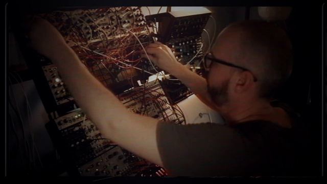 Manis Iteritas + Moog Semi Modular + MakeNoise Shared System Music Stuff. смотреть онлайн