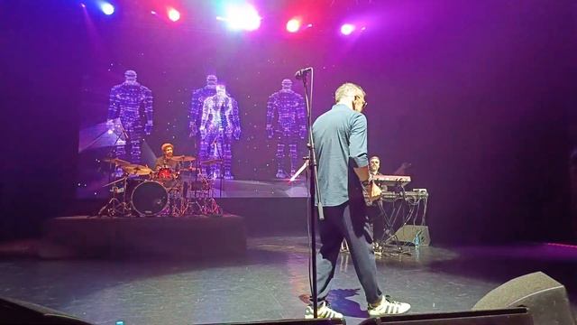 Танцы минус- Цветут цветы (Live in Vladivostok, 16.09.2023) смотреть онлайн
