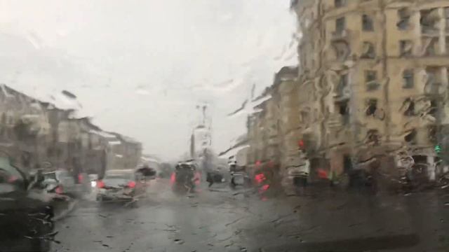 Гроза, сильный ветер и ливень прогнозируется в Минске 17 сентября. Утро началось с заторов на дорог смотреть онлайн