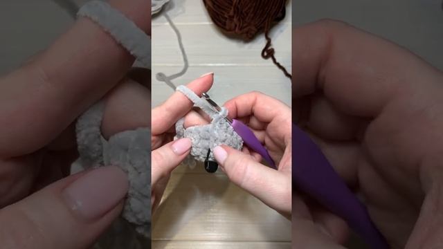 Урок вязания крючком для начинающих. Плюшевая пряжа. смотреть онлайн
