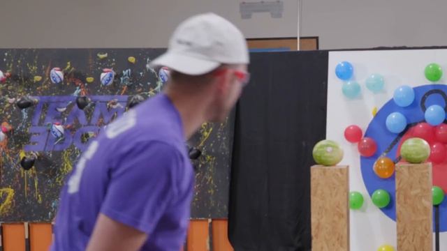 Blind Knife Throwing Challenge!! смотреть онлайн