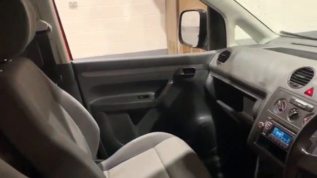 Red Volkswagen Caddy (SV15 KWE) смотреть онлайн